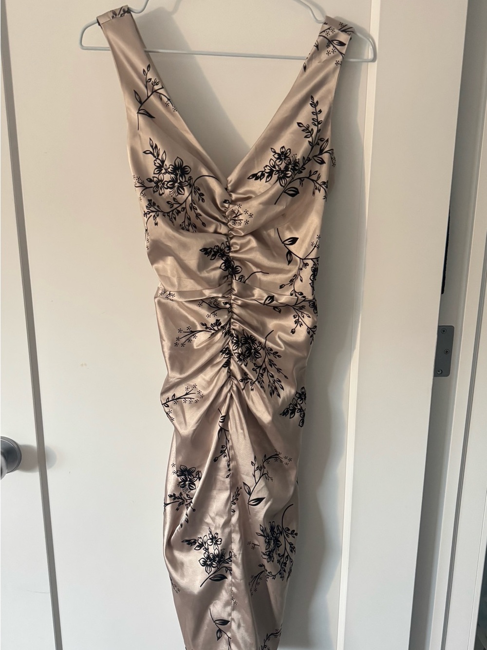 Satin Ruched V-Neck Floral Dress in Champagne Le Chateau size S